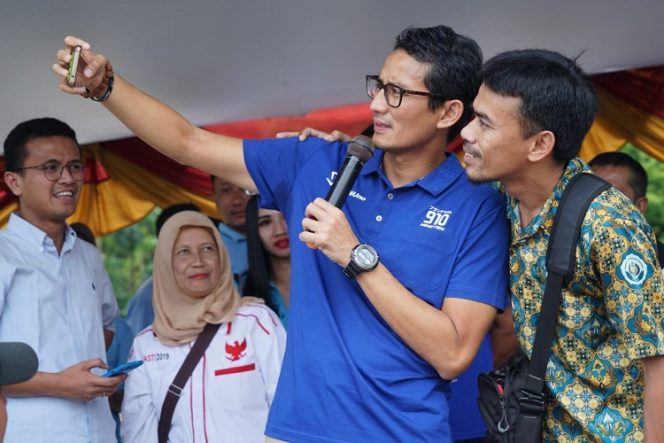 Calon Wakil Presiden 2019, Sandiaga Uno saat menghadiri acara dialog dengan petani, guru dan pelaku UMKM di Ciapus Bogor, Kamis (29/11/2018).