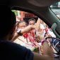 Ditengah jalan jeneponto, Sulawesi Selatan, sekelompok massa menyemut di tengah jalan yang dilalui rombongan calon wakil presiden nomor urut 02 tersebut.