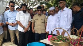 Calon Presiden RI 2019, Prabowo Subianto saat berziarah ke kompleks pemakaman massal korban tsunami Aceh, Rabu (26/12/2018).