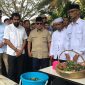 Calon Presiden RI 2019, Prabowo Subianto saat berziarah ke kompleks pemakaman massal korban tsunami Aceh, Rabu (26/12/2018).