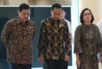 Menkeu Sri Mulyani bersama Jokowi dan Luhut Pandjaitan. (Dok. Kominfo.go.id)