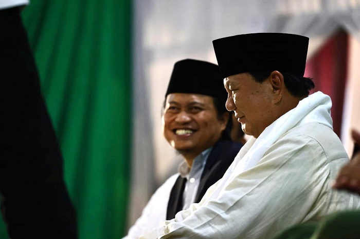 Menhan Prabowo Subianto di hadapan para santri Pondok Pesantren Api Asri Syubbanul Wathon Tegalrejo Magelang. (Dok. Tim Media Prabowo Subianto)