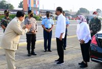 Menteri Pertahanan Prabowo Subianto Ikut mendaampingi Presiden Jokowi meninjau proyek Infrastruktur Maluku. (Dok. Biro Pers Sekretariat Presiden/Muchlis Jr)
