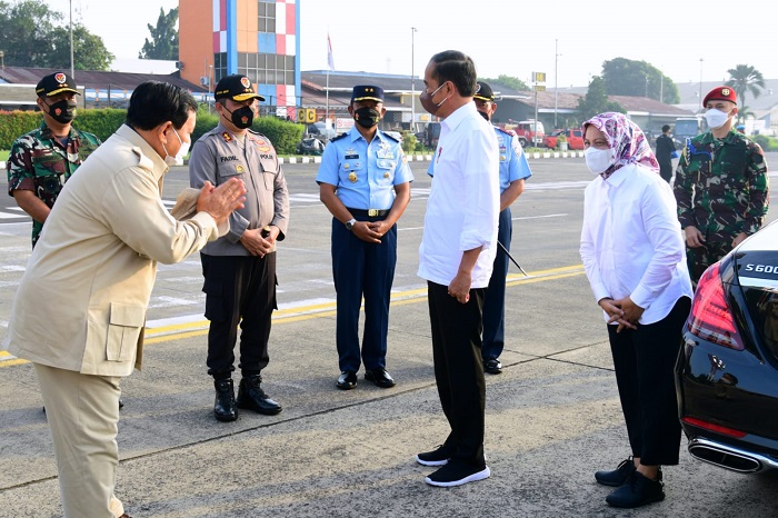 Menteri Pertahanan Prabowo Subianto Ikut mendaampingi Presiden Jokowi meninjau proyek Infrastruktur Maluku. (Dok. Biro Pers Sekretariat Presiden/Muchlis Jr)
