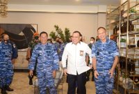 Sekjen Kemhan Hadiri Penyerahan Status Penggunaan BMN dari KPK kepada TNI AU. (Dok. Kemhan.go.id) 

