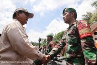Prabowo Serahkan 10 Unit Motor kepada Babinsa Koramil 0818/14 Turen. (Dok. Tim Media Prabowo Subianto)