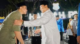 Menteri Pertahanan Prabowo Subianto bersama Wali Kota Solo Gibran Rakabuming Raka di acara Harlah PMII ke-63 di Solo. (Dok. Tim Media Prabowo)
