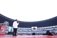 Calon presiden nomor urut 2 Prabowo Subianto tampil di HUT Partai Solidaritas Indonesia (PSI) ke-9 di Stadion Jatidiri, Semarang. (Dok. Tim Media Prabowo-Gibran)  