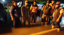 Personel BPBD Kota Bekasi melakukan monitoring dan pengecekan ke lokasi terdampak banjir di Kota Bekasi. (Dok. BPBD Kota Bekasi)  