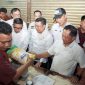 Kepala Bapanas Arief Prasetyo Adi meninjau beras SPHP di pasar modern Serang, Banten. (Dok. Bapenas)

