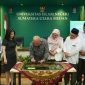 Penandatanganan prasasti menandai peresmian Smart Class di Universitas Islam Negeri Sumatera Utara sebagai simbol kolaborasi antara dunia akademik dan industri bersama Musim Mas Group dalam mendukung peningkatan kualitas pendidikan di Indonesia.