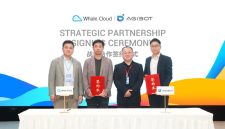 Strategic signing ceremony between Whale Cloud and AGIBOT during AGIBOT Partner Conference (APC) 2026