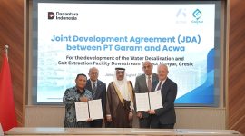 Left to right: Mr. Abraham Mose (President Director of PT GARAM), H.E. Mr. Rosan Roeslani (CEO Danantara, Minister of Investment of the Republic of Indonesia), H.E. Mr. Faisal Abdullah Al-Amodi (Ambassador of the Kingdom of Saudi Arabia to the Republic of Indonesia), Dr. Samir J. Serhan (Group CEO of Acwa) and Mr. Tim Anderson (President Director of PT Acwa Power Indonesia)