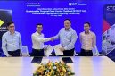 (kiri ke kanan) Mr. Joshua Kyaw Zwa and Mr. Kin Wah Chay of Yokogawa Engineering Asia, and Prof. Lee Poh Seng dan Mr. Ian Loo of NUS pada agreement signing ceremony.
