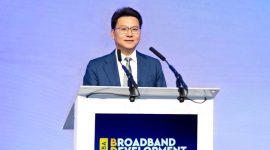 Bob Chen, President of Huawei Optical Business Product Line, Delivering the Speech