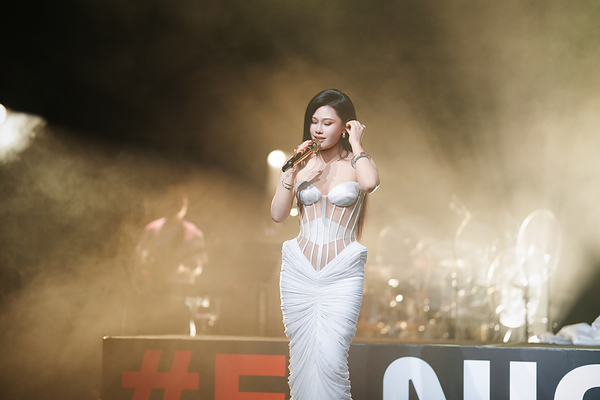 Tia Ray