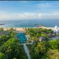 Terletak di pesisir Nusa Dua, The Ritz-Carlton, Bali mewujudkan komitmen terhadap kemewahan yang bertanggung jawab, dengan memadukan pelayanan istimewa dan kepedulian terhadap kelestarian lingkungan serta masyarakat setempat.